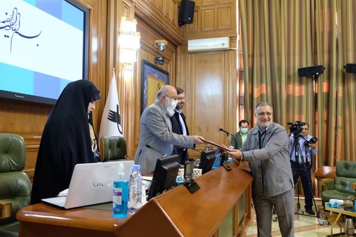 نطق :از سوی شهردار تهران؛۴-۱۰۵ برنامه چهارم توسعه شهرداری به شورا تقدیم شد